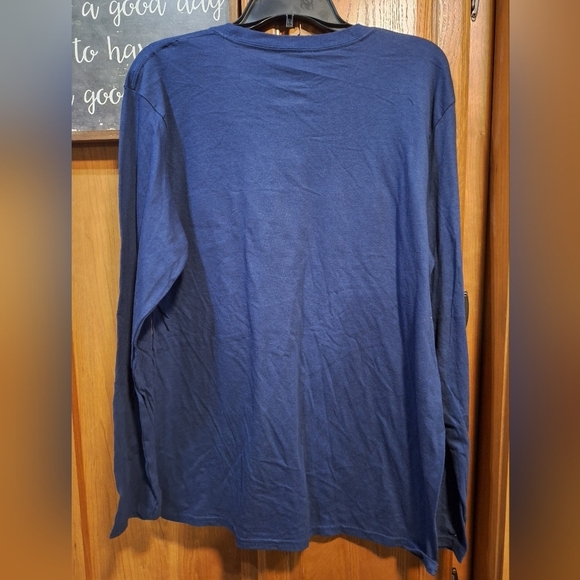 A Captivating West Virginia Mountaineers long sleeve t-shirt in a large. NWT - Picture 7 of 7